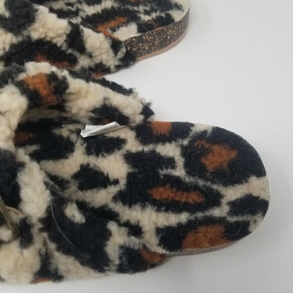 NWOT CUTE FURRY LEOPARD PRINT SANDALS WITH BUCKLES. MULTIPLE SIZES. - Picture 14 of 16